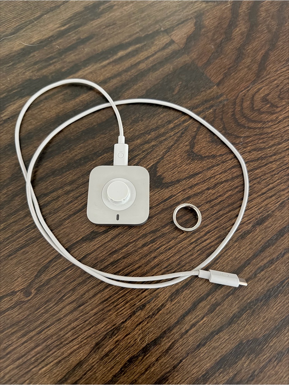 Oura Ring Gen 4 size 7 with USB-C Cable and charger